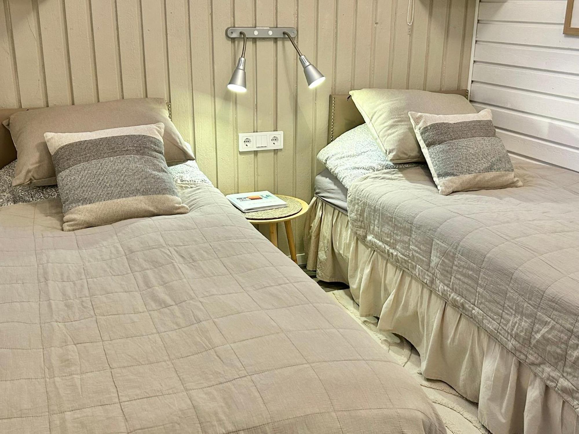Lilla Huset Bed & Breakfast - Countryside Guesthouse, Free Parking Еребру Екстер'єр фото