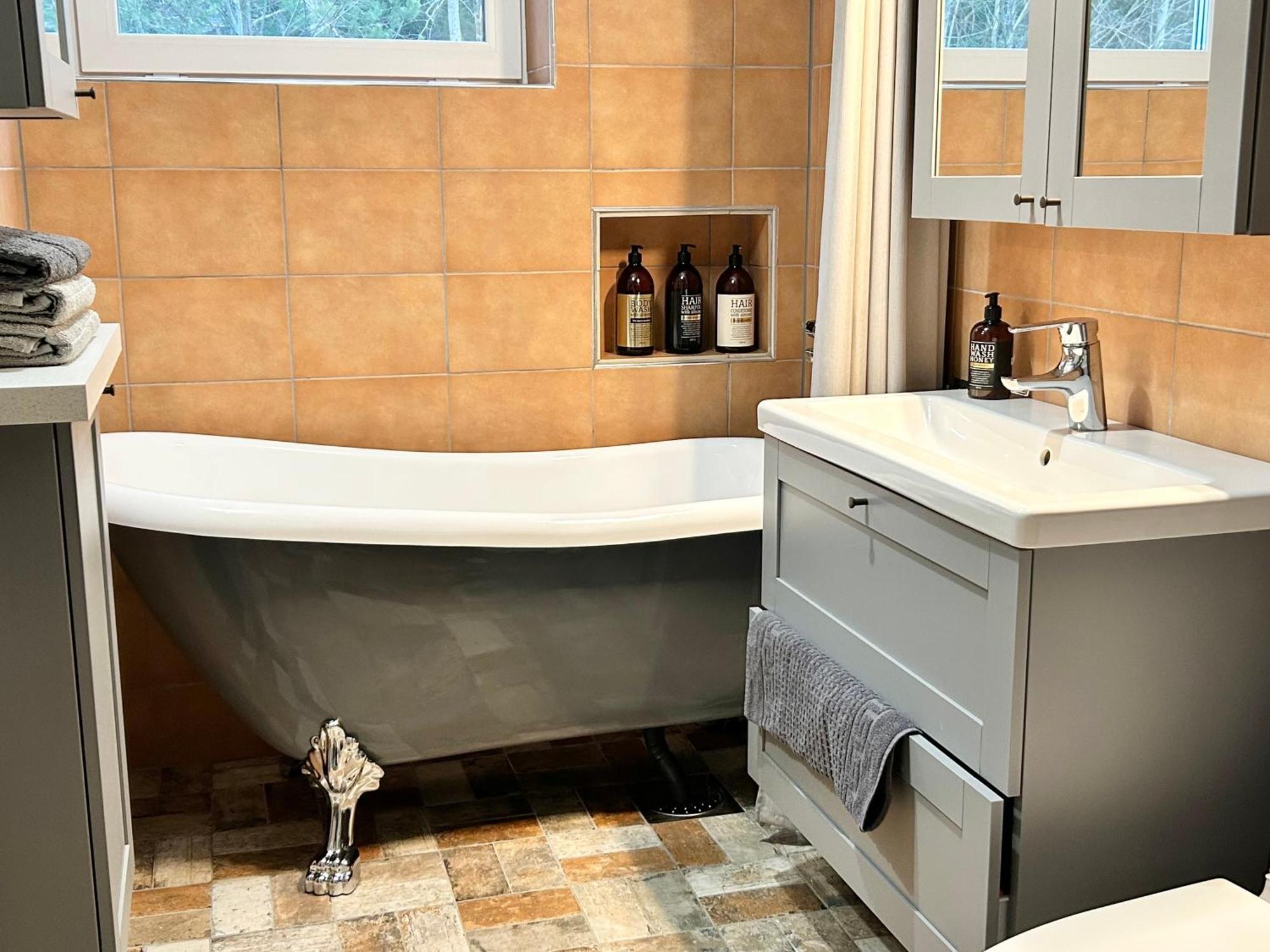 Lilla Huset Bed & Breakfast - Countryside Guesthouse, Free Parking Еребру Екстер'єр фото