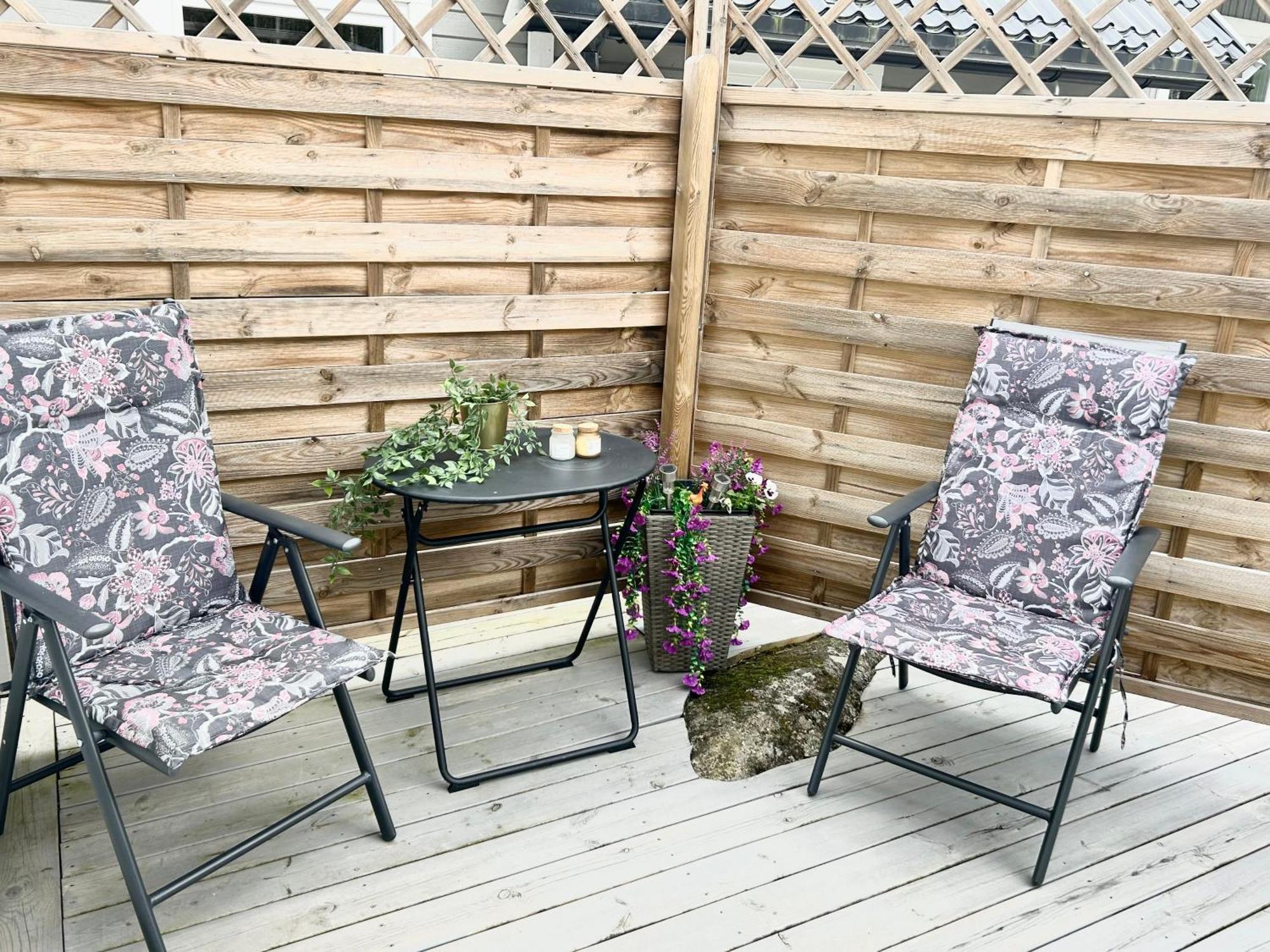 Lilla Huset Bed & Breakfast - Countryside Guesthouse, Free Parking Еребру Екстер'єр фото